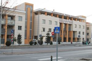 απαγόρευση στάθμευσης μπροστά στο Διοικητήριο Γρεβενών