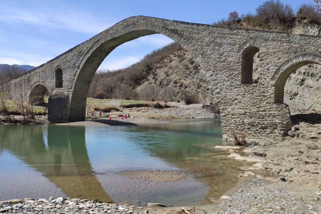 Πέτρινο γεφύρι στα Γρεβενά
