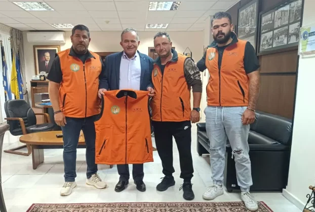 Παράδοση διακριτικών γιλέκων στον Κυνηγετικό Σύλλογο Δεσκάτης