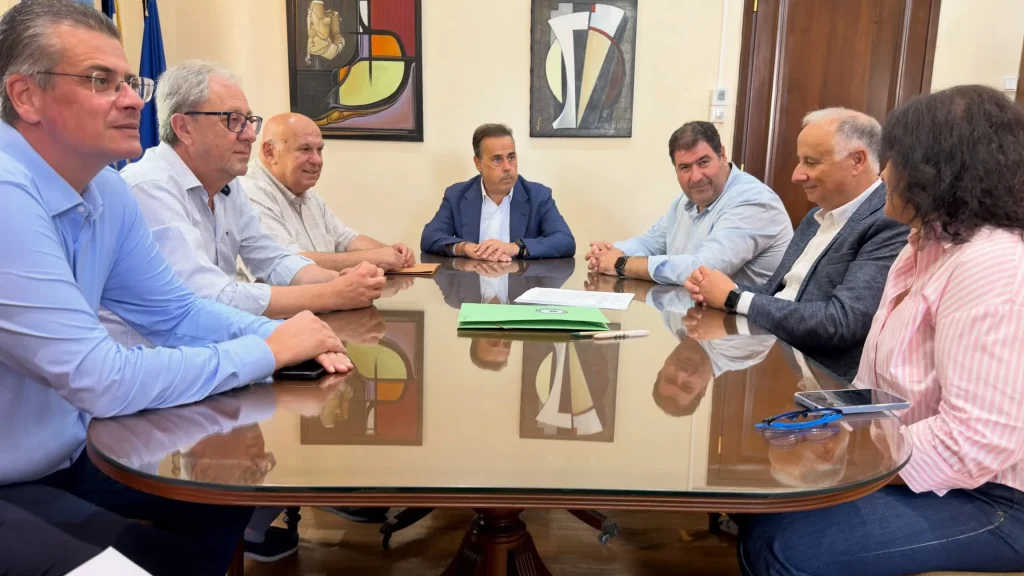 Στα Γρεβενά ο Υπουργός Περιβάλλοντος και Ενέργειας Σταύρος Παπασταύρου και ο Γενικός Γραμματέας Δασών Ευστάθιος Σταθόπουλος.